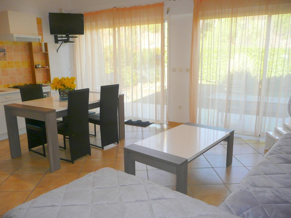 15Mn De Cannes, Villa La Soleiade , 3Gites 2-4 Pers Type T2, Climatises, Piscine, Au Lac De Saint-Cassien Var Montauroux Exterior foto